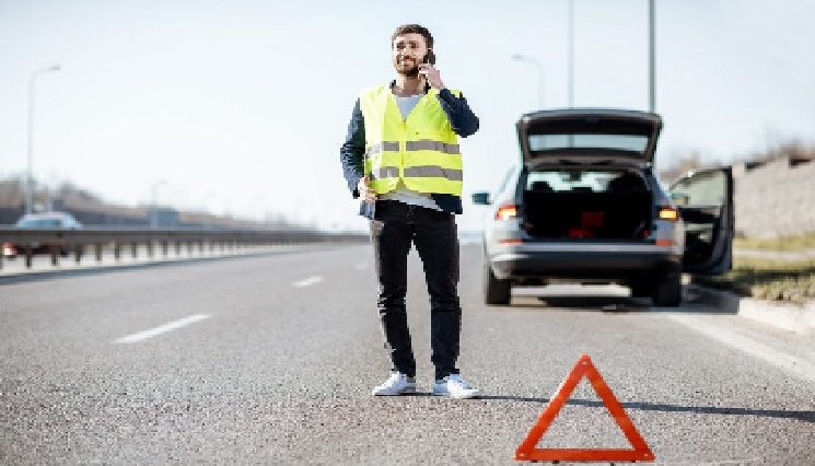 Locked Out or Stuck? Here’s Why Mobile Roadside Help Is Smarter Than You Think