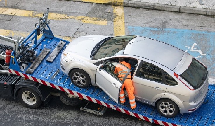 What to Do While Waiting for a Tow Truck