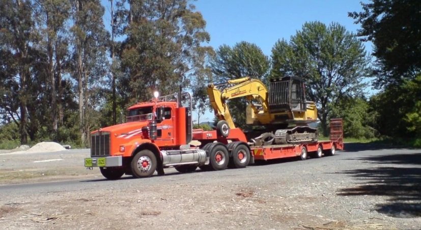How Construction Companies Transport Oversized Equipment Safely