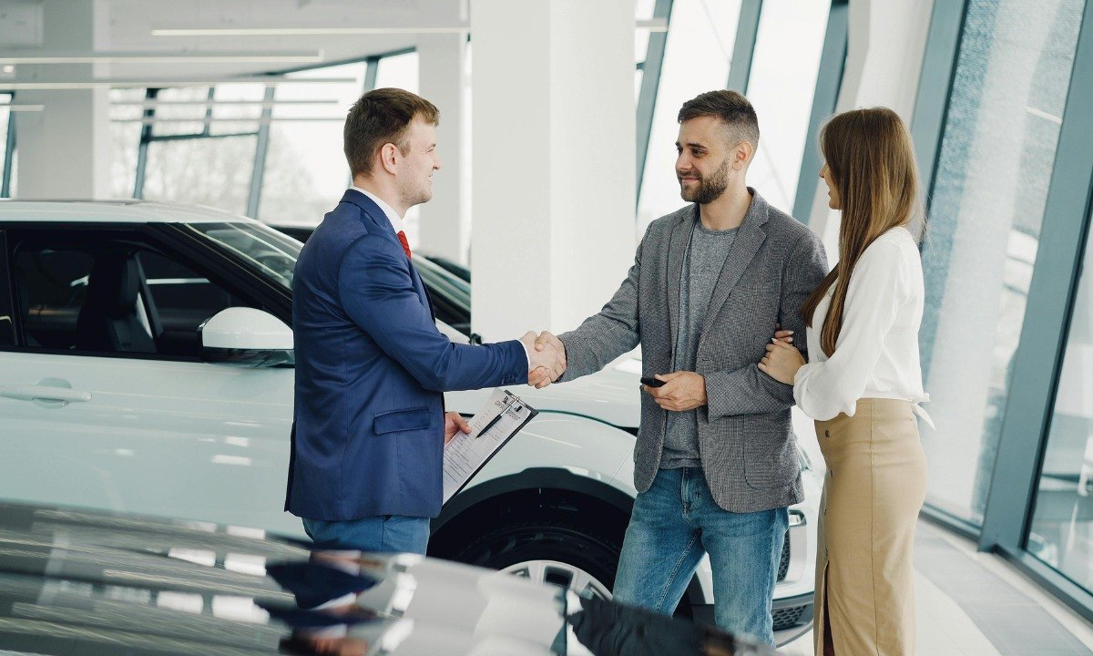 Which Is the Most Trusted Place to Buy a Used Car in India? Organised Platforms vs Local Dealers